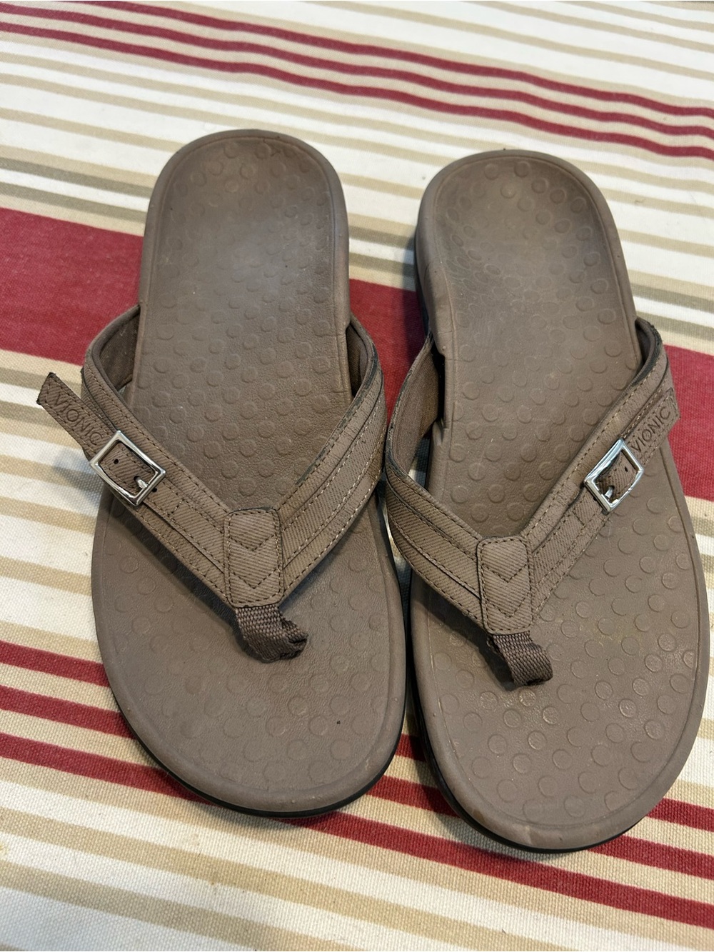 Vionic Women’s Taupe Adjustable Strap Thong Sandals